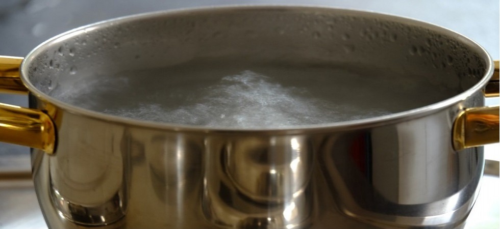 Una bimba di un anno si rovescia addosso la pentola di acqua bollente e si ustiona: ricoverata d'urgenza in rianimazione